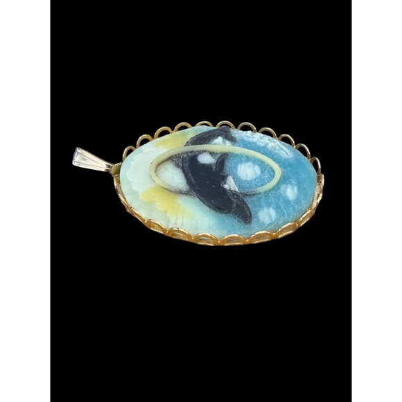 Cameo Pendant Dolphin Jumping Hoops Oval Multicolor Shell Goldtone Frame 1 1/2" - Picture 5 of 7